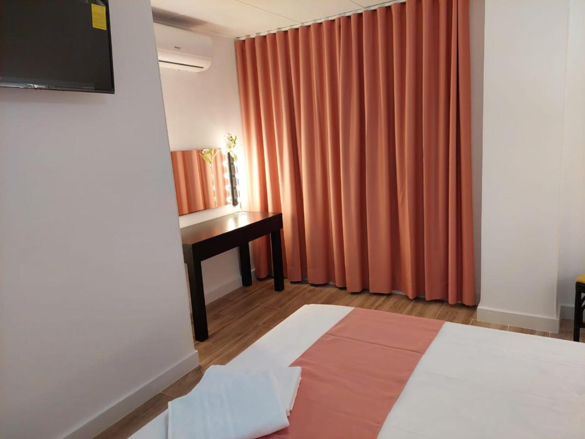 Hostal Garden Rous Paiporta Ngoại thất bức ảnh